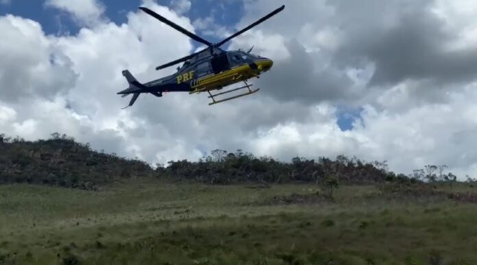 Em local de difícil acesso, PRF e SAMU resgatam homem que caiu de cachoeira em Brumadinho (MG) Em local de difícil acesso, PRF e SAMU resgatam homem que caiu de cachoeira em Brumadinho (MG)