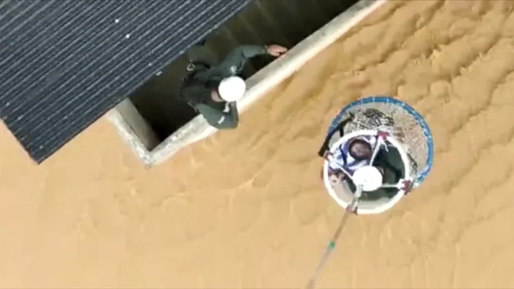 Resgate de helic&oacute;ptero em Pacotuba, Cachoeiro de Itapemirim, Sul do ES &mdash; Foto: Divulga&ccedil;&atilde;o/ Notaer