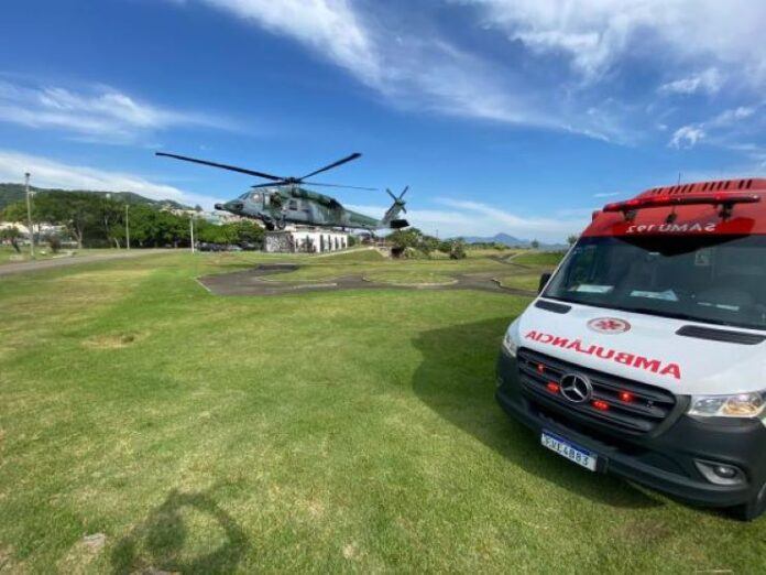 FAB resgata com vida piloto de avião desaparecido em Santa Catarina