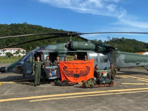 FAB resgata com vida piloto de avião desaparecido em Santa Catarina