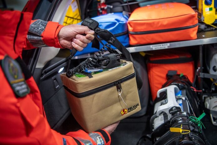 Ambulância aérea do Reino Unido comemora 10 anos da primeira transfusão de sangue na cena. Foto: Tim Wallace.