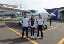 Pilotos da Divisão Aérea da Casa Militar do Paraná encontram adolescente que recebeu um novo coração Adolescente Sofia conhece pilotos da Casa Militar que fizeram o transporte do órgão que salvou sua vida. Foto: Geraldo Bubniak/AEN.