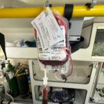 Helicóptero do SAMU resgata motociclista gravemente ferido ao colidir em ambulância