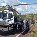 Helicóptero do SAMU resgata motociclista gravemente ferido ao colidir em ambulância