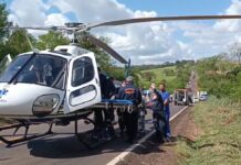 Helicóptero do SAMU resgata motociclista gravemente ferido após colidir em ambulância Helicóptero do SAMU resgata motociclista gravemente ferido ao colidir em ambulância