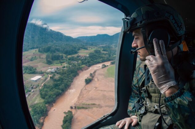 FAB realiza transporte aeromédico de gestante ilhada no Rio Grande do Sul