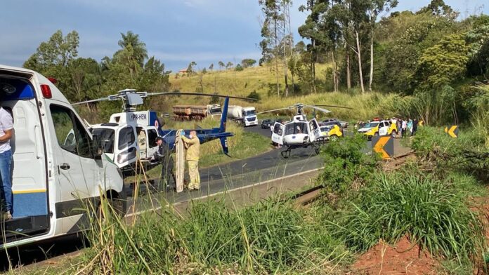 Grave acidente na BR-376 mobiliza dois helicópteros do SAMU. Foto: SAMU. Grave acidente na BR-376 mobiliza dois helicópteros do SAMU. Foto: SAMU.
