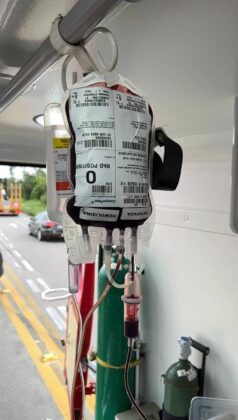 Equipe aerom&eacute;dica de Blumenau realiza a primeira transfus&atilde;o emergencial de sangue na cena.