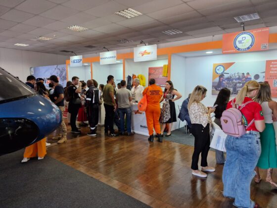 Realizado paralelamente, o 4&ordm; Congresso Aerom&eacute;dico reuniu mais de 300 representantes de 21 estados e 60 organiza&ccedil;&otilde;es e apresentou 37 trabalhos cient&iacute;ficos.