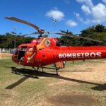 Helicóptero do Corpo de Bombeiros da Bahia transporta vítima de atropelamento em Lauro de Freitas