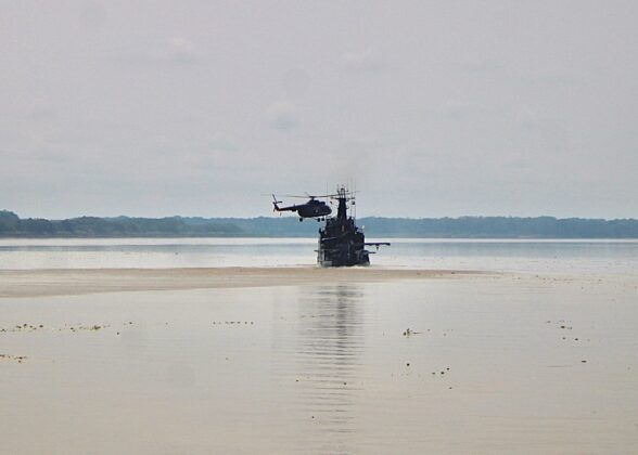 Exerc&iacute;cio de Opera&ccedil;&atilde;o A&eacute;rea realizado pela MB durante a &ldquo;BRACOLPER Ouro&rdquo; &ndash; Imagem: Marinha de Guerra do Peru.