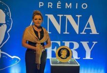 Enfermeira do SAMU Aeromédico de Santa Catarina conquista o Prêmio Anna Nery 2024 A servidora da Secretaria de Estado da Saúde (SES), enfermeira Euseli de Assis Batista