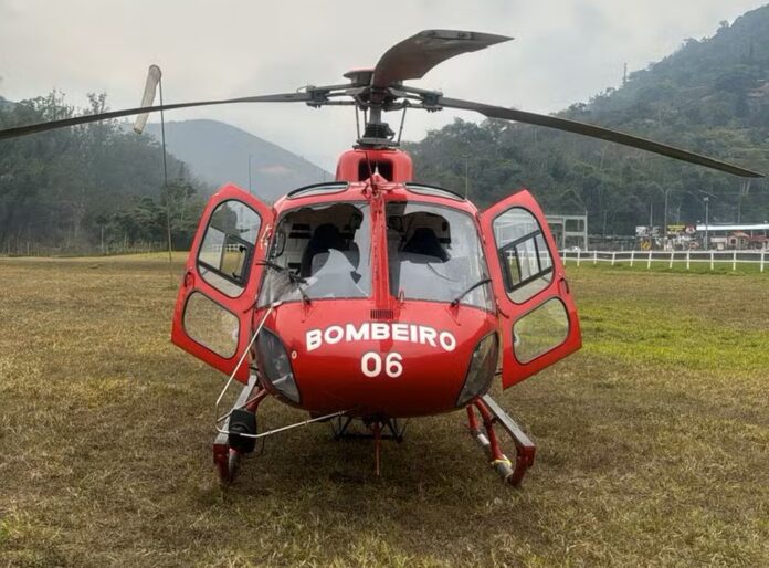 Helicóptero do Corpo de Bombeiros do RJ atinge linha de transmissão durante operação de combate a incêndio florestal