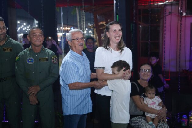 Giuliana Santi com a fam&iacute;lia. Foto: Arquivo pessoal