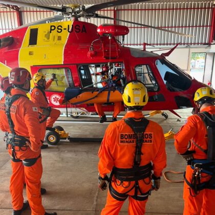 Governador Romeu Zema conhece o novo helic&oacute;ptero aerom&eacute;dico da Base de Uberaba