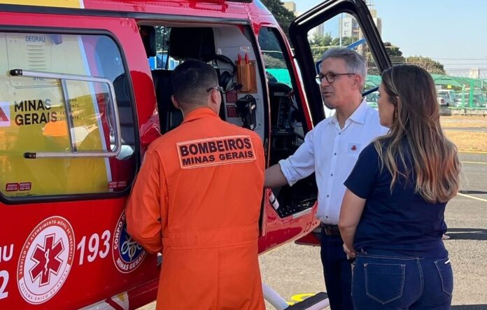 Governador Romeu Zema conhece o novo helicóptero aeromédico da Base de Uberaba Governador Romeu Zema conhece o novo helicóptero aeromédico da Base de Uberaba