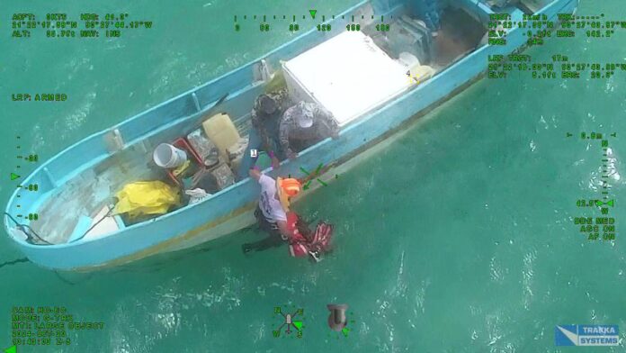 Três pescadores são resgatados a 40 quilômetros da costa de Sisal, Yucatán