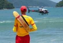 Treinamento de salvamento com helicóptero Águia prepara guarda-vidas para o verão em Caraguatatuba, SP Treinamento de salvamento com helicóptero Águia prepara equipes dos bombeiros para o verão em Caraguatatuba. Foto: Claudio Gomes.
