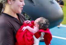 Bebê nasce dentro de helicóptero da SSP em comunidade rural de Manaus Departamento Aéreo da SSP-AM auxilia em parto emergencial em comunidade rural de Manaus. Foto: Victor Levy/SSP-AM.