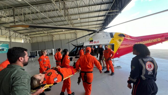 Curso de Nivelamento prepara equipe do SAMU para operações com helicóptero AW119 Koala. Foto: Laryssa Sátiro / Ascom Sesau.