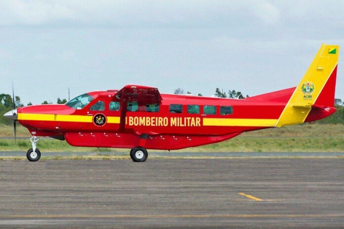 Com a assinatura do termo, a Secretaria da Saúde destinará mais de R$ 5,9 milhões para completar o pagamento do avião Cessna Gran Caravan EX, adquirido em dezembro de 2023. Com a assinatura do termo, a Secretaria da Saúde destinará mais de R$ 5,9 milhões para completar o pagamento do avião Cessna Gran Caravan EX, adquirido em dezembro de 2023.