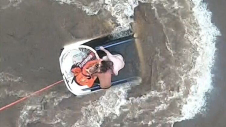 Equipe de resgate do Arcanjo 03 do BOA realiza salvamento dramático em Garuva, SC. Foto: CBMSC.