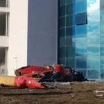 Sob forte nevoeiro, o helicóptero H135 colidiu com o 4º andar do Hospital de Treinamento e Pesquisa de Mugla durante a decolagem.