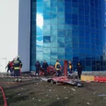 Sob forte nevoeiro, o helicóptero H135 colidiu com o 4º andar do Hospital de Treinamento e Pesquisa de Mugla durante a decolagem.