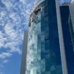 Sob forte nevoeiro, o helicóptero H135 colidiu com o 4º andar do Hospital de Treinamento e Pesquisa de Mugla durante a decolagem.