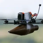Drones redefinem o “período de ouro” no atendimento a soldados feridos na Guerra da Ucrânia Drone russo utilizado na guerra contra a Ucrânia carrega uma bomba. Foto: Alexander Reka/ITAR-TASS/IMAGO.