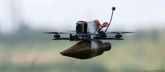 Drone russo utilizado na guerra contra a Ucrânia carrega uma bomba. Foto: Alexander Reka/ITAR-TASS/IMAGO.