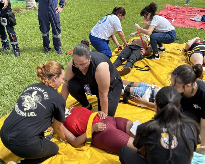 Saúde realiza simulação de incidente com múltiplas vítimas para treinamento de urgência em Londrina
