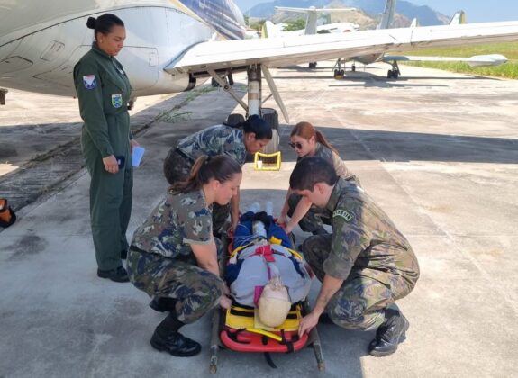 IMAE capacita profissionais de saúde da FAB para missões de Evacuação Aeromédica