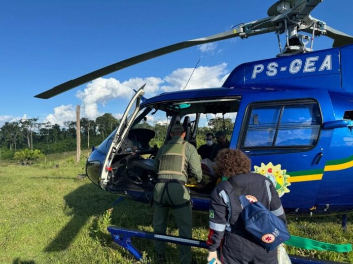 CIOPAER e SAMU unem forças para resgatar idosa em zona rural do Acre CIOPAER e SAMU unem forças para resgatar idosa em zona rural do Acre