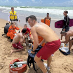 Falcão 05 em resgate de uma vítima de afogamento em Jacarecica, no Litoral Norte de Maceió.