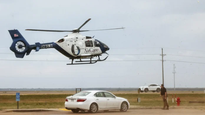 Um dos quatros helicópteros do programa AirCare do Centro Médico da Universidade do Mississippi. Um dos quatros helicópteros do programa AirCare do Centro Médico da Universidade do Mississippi.