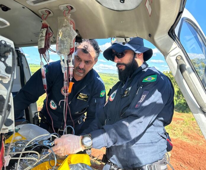 Trabalhador rural é socorrido em estado grave após trator passar por cima dele durante horário de descanso no PR.