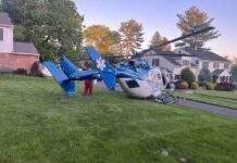 Piloto de helicóptero aeromédico faz pouso de emergência em área residencial na Pensilvânia, EUA Pouso de emergência de helicóptero aeromédico em área residencial na Pensilvânia. Foto: G.Nance.