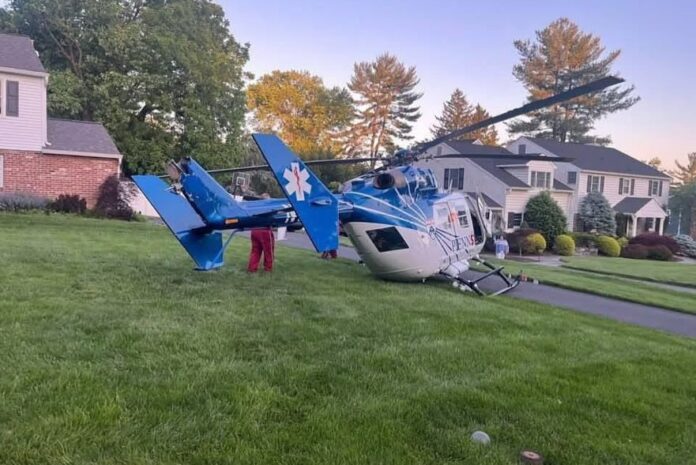 Pouso de emergência de helicóptero aeromédico em área residencial na Pensilvânia. Foto: G.Nance.