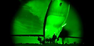 FAB realiza exercício de evacuação aeromédica com uso de óculos de visão noturna, em Anápolis