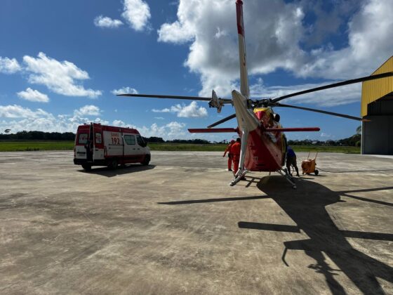 Menino em estado grave foi transportado em aeronave do DEA para hospital em Recife. Ascom DEA;