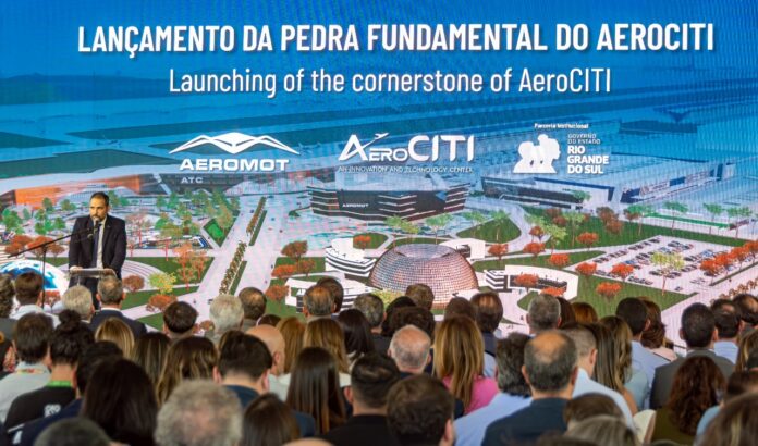 Aeromot lança Pedra Fundamental do AeroCITI; anuncia avião movido a etanol e oferece o Diamond DA 62 MPP para Defesa. Foto: Roberto Caiafa.