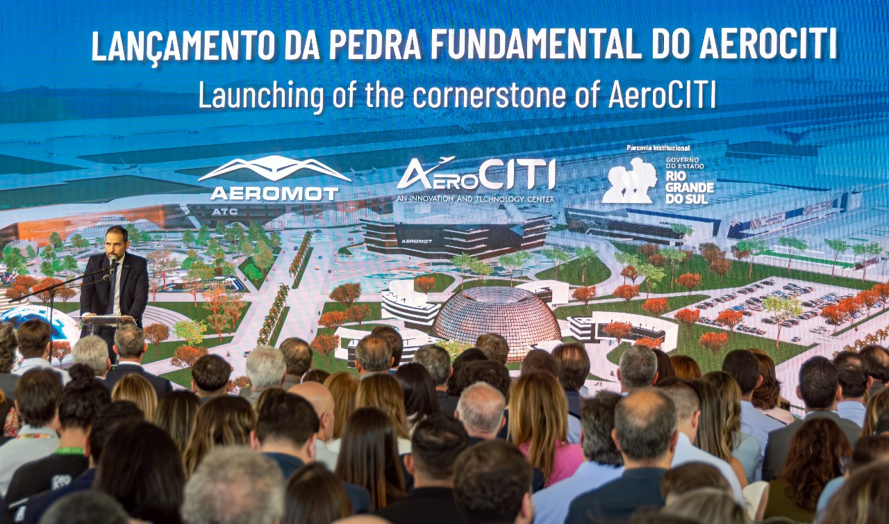 Aeromot lança Pedra Fundamental do AeroCITI; anuncia avião movido a etanol e oferece o Diamond DA 62 MPP para Defesa. Foto: Roberto Caiafa.