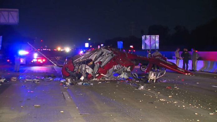 NTSB está investigando o acidente com helicóptero aeromédico em Sacramento, Califórnia. Imagem FOX40 NTSB está investigando o acidente com helicóptero aeromédico em Sacramento, Califórnia. Imagem FOX40