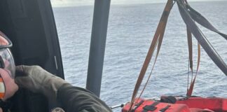 “Para que outros possam viver”: conheça a história de um Tripulante Aéreo de Resgate da Marinha do Brasil O resgate é feito usando equipamentos com diferentes tipos de cordas - Imagem: Acervo pessoal - Agência Marinha de Notícias.