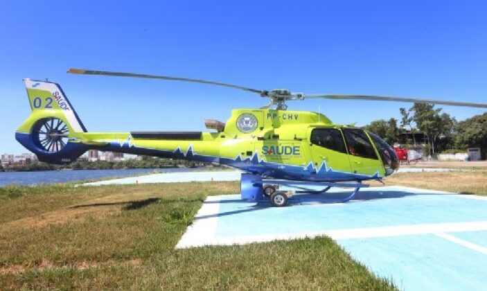 Saúde 02 pousa na Serra das Araras para embarcar equipe de médica presa no trânsito e garante transplante. Foto: SOAER.