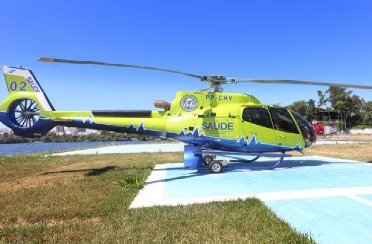 Saúde 02 pousa na Serra das Araras para embarcar equipe médica presa no trânsito e garante transplante Saúde 02 pousa na Serra das Araras para embarcar equipe de médica presa no trânsito e garante transplante. Foto: SOAER.