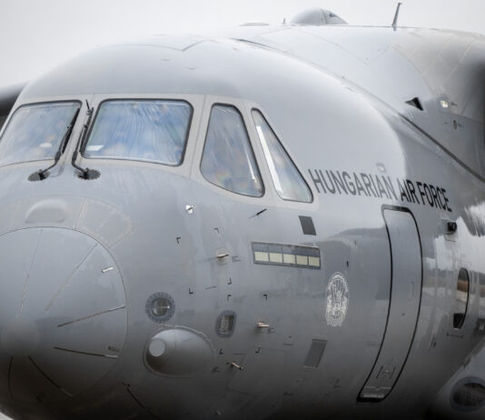 Embraer C-390 Millennium da Força Aérea Húngara conta com Unidade de Terapia Intensiva médica modular A Embraer entregou a segunda aeronave multimissão C-390 Millennium à Força Aérea Húngara.