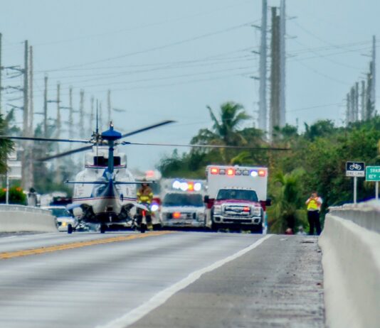 Enfermeira de voo é condenada por furto de medicamentos narcóticos do serviço aeromédico do Condado de Monroe, EUA