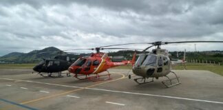 Segurança Pública da Bahia recebe novos helicópteros H125 para operações policiais e de resgate Secretário da Segurança e dirigentes da PM, PC e Bombeiros realizam inspeção técnica em novos helicópteros. Foto: Alberto Maraux, Governo da Bahia.